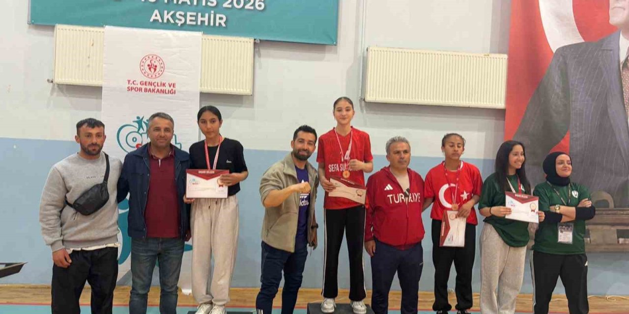 Alaşehir’in güçlü bilekleri Konya’da kürsüye çıktı
