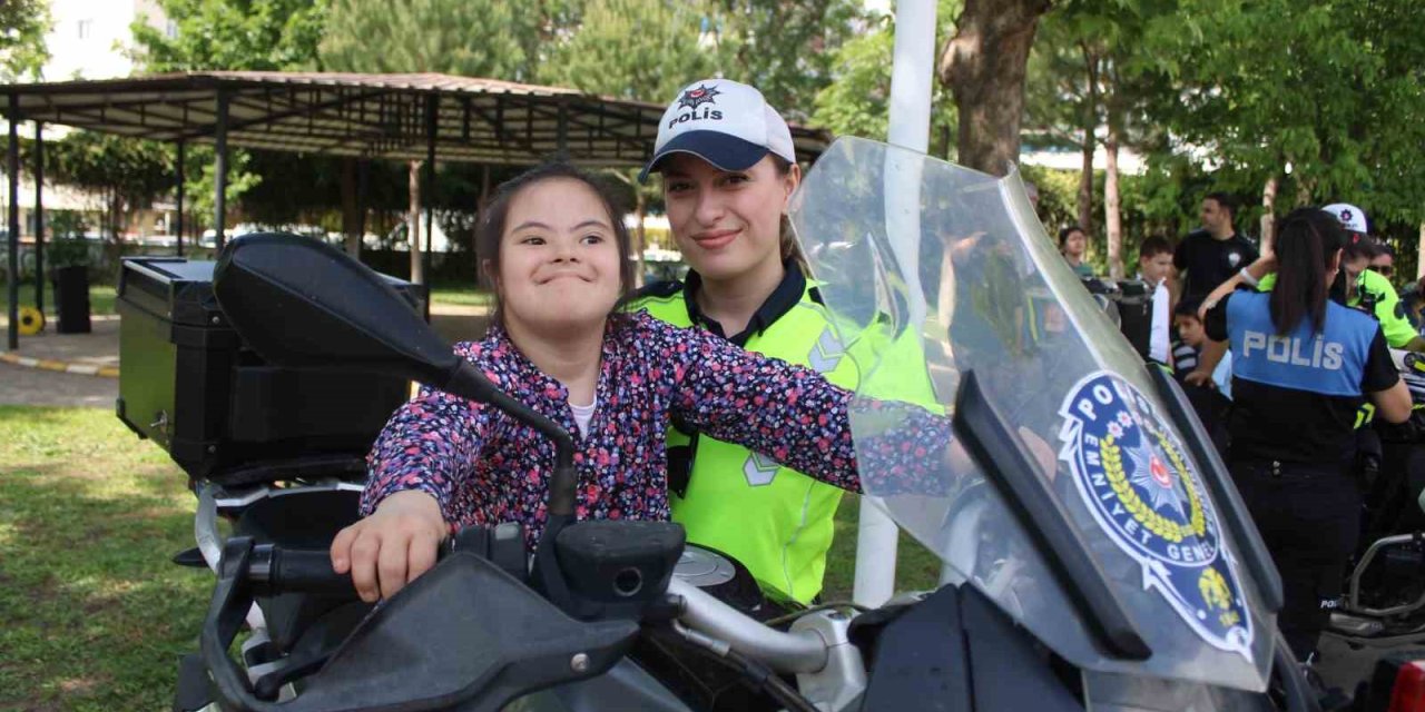 Polislerden özel çocuklara unutulmaz gün