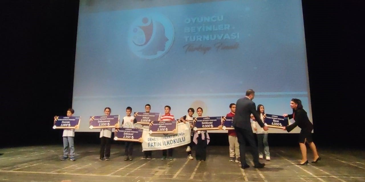 Denizli Fatih İlkokulu zeka oyunlarında tarih yazdı