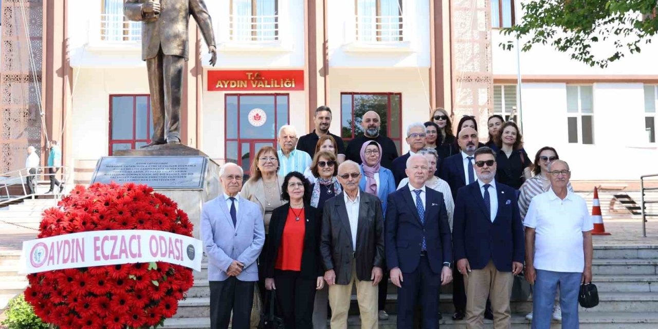 Aydın’da eczacılar günlerini kutladı