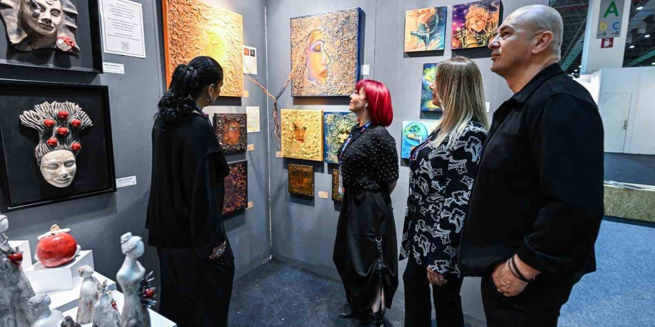 İzmir’de sanat buluşması başladı: 120 galeri, bin 600 sanatçı aynı çatı altında