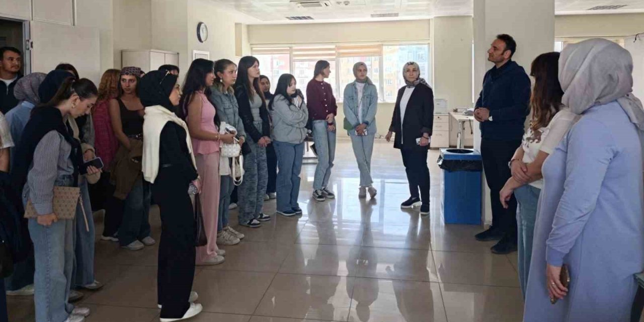 DPÜ Domaniç MYO öğrencilerinden SGK’ya Sosyal Güvenlik Haftası ziyareti