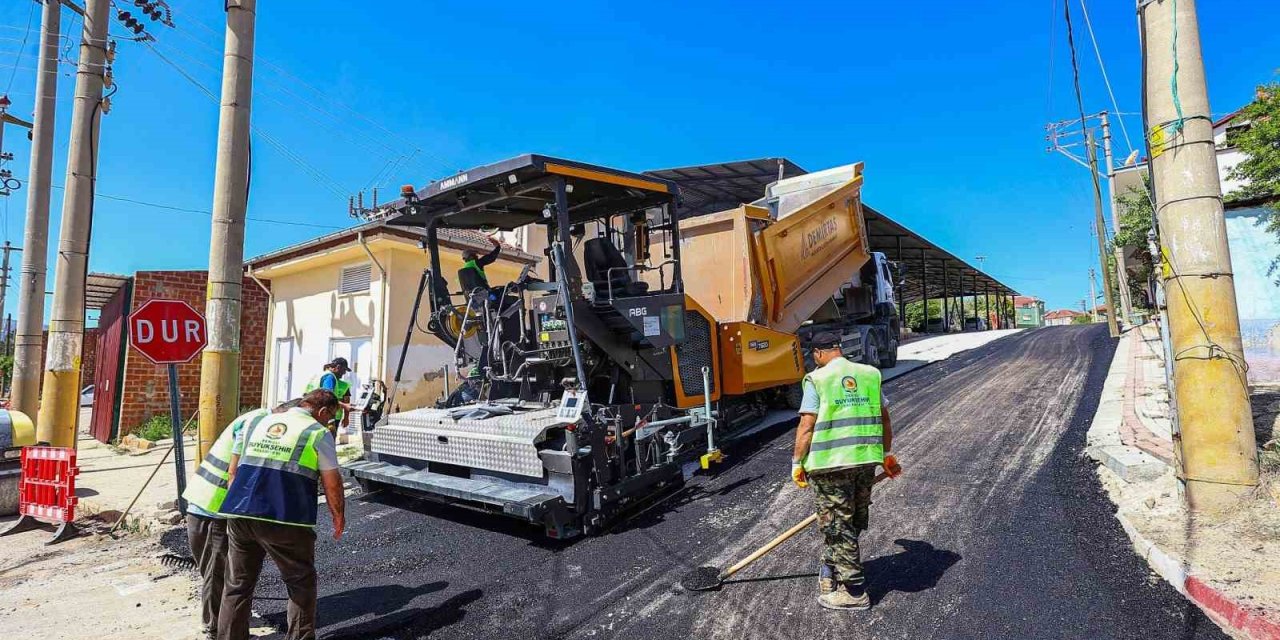Denizli Büyükşehir Akkent Mahallesi’nde sıcak asfalt çalışmalarına başladı