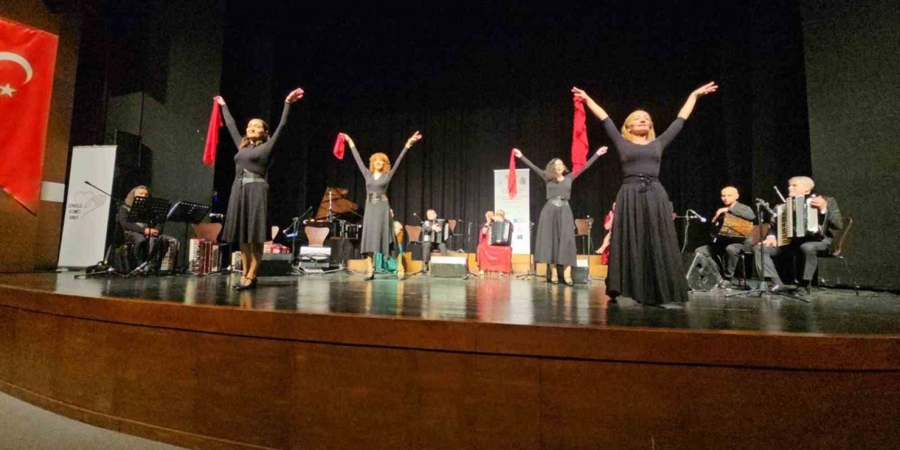 İzmirli sanatçı, uluslararası akordeon festivalinde jüri üyeliği yaptı
