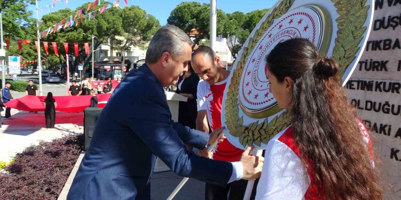 Muğla’da 19 Mayıs coşkusu Gençlik Haftası çelenk sunma töreniyle başladı