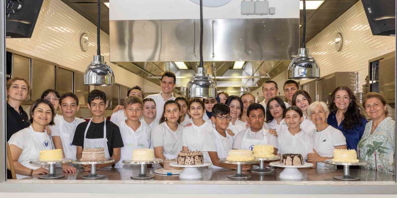 Gastronomi öğrencileri ve işitme engelli gençler mutfakta buluştu