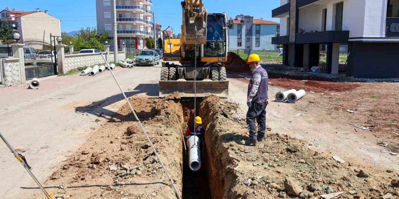 Uşak’ta kilit parke ve altyapı çalışmaları hız kesmeden sürüyor