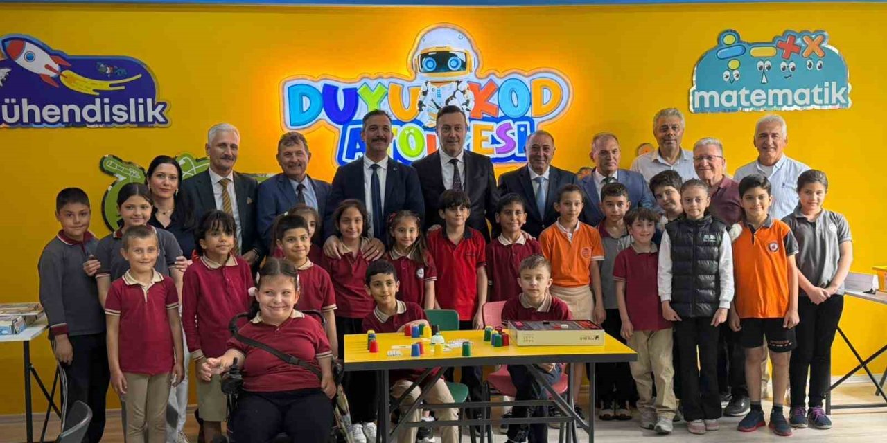 Türkiye’de ilk kez özel çocuklar için ’DUYU-KOD Atölyesi’ açıldı