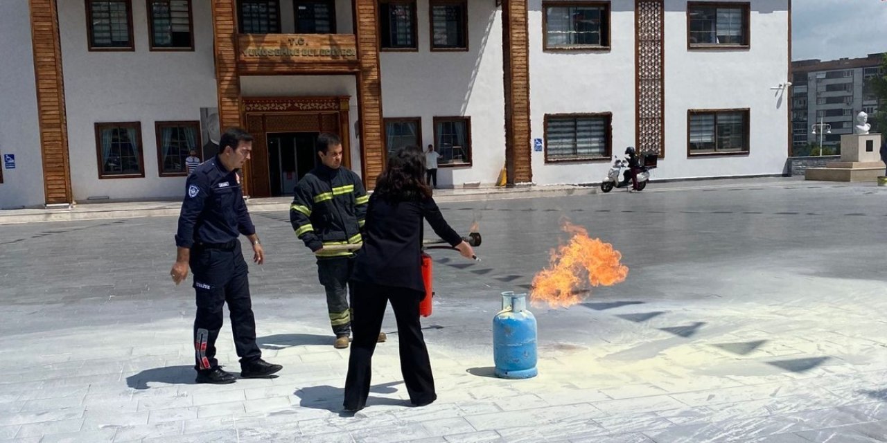 Yunusemre Belediyesi’nde gerçeğini aratmayan yangın tatbikatı