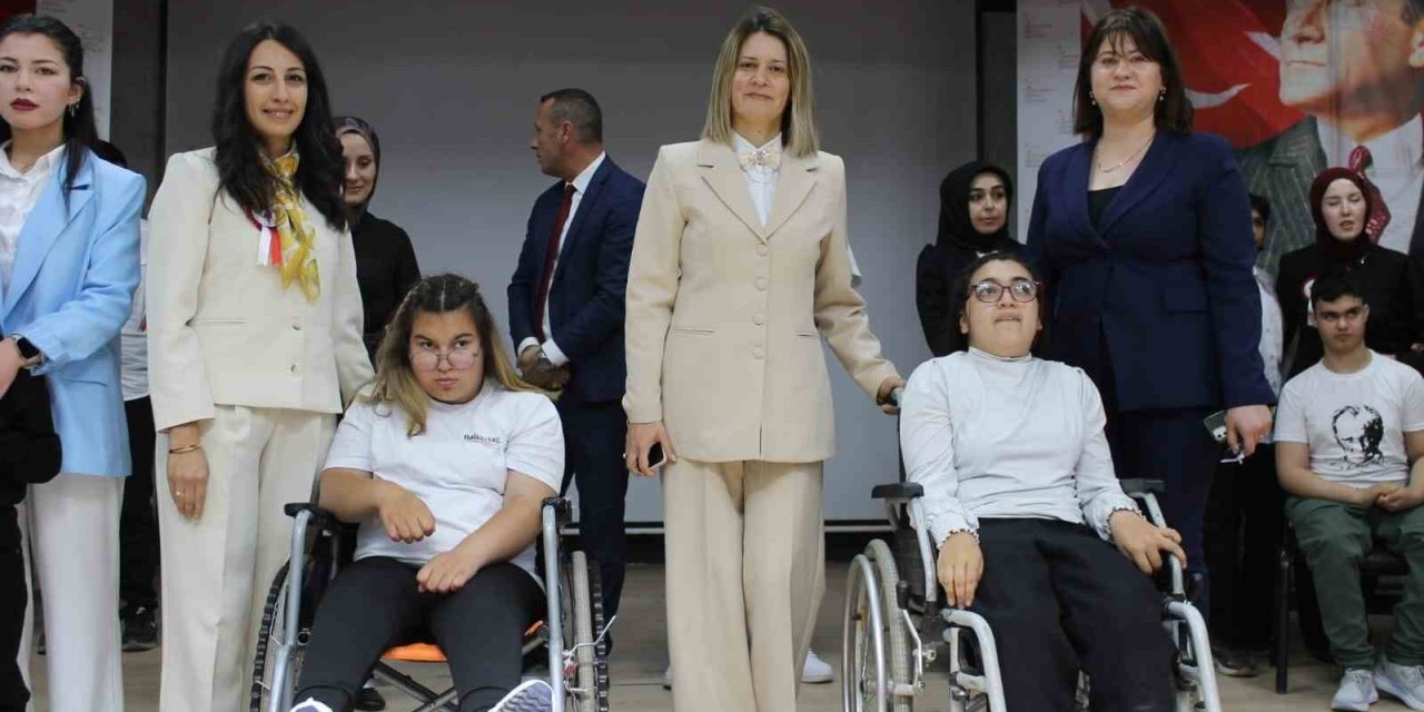 Altıntaş’ta özel eğitim öğrencilerinden anlamlı etkinlik