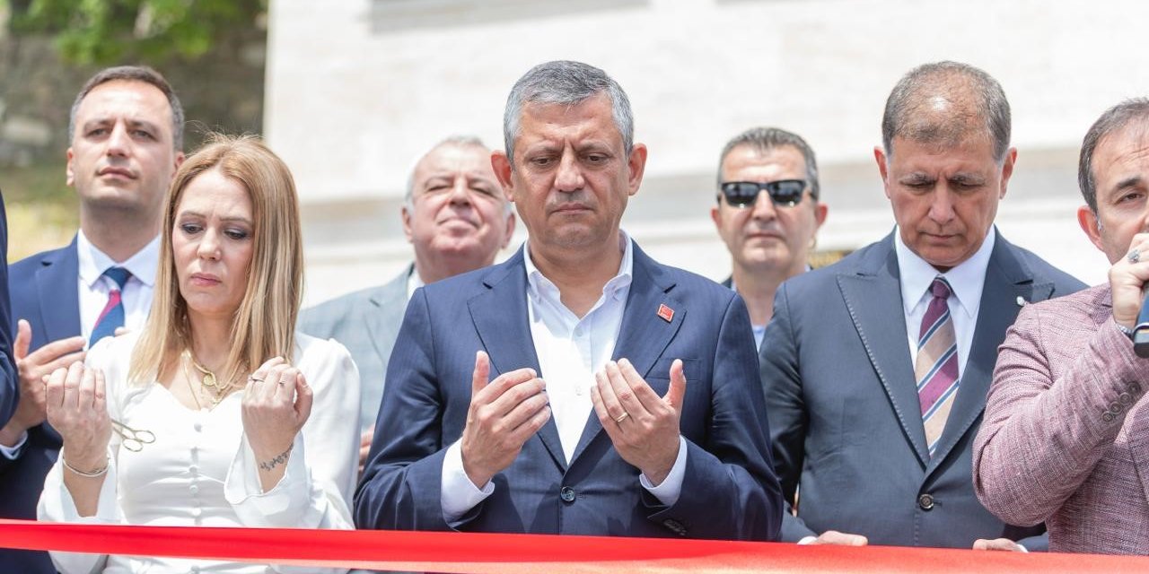 Özgür Özel Bornova’da toplu açılış törenlerine katıldı
