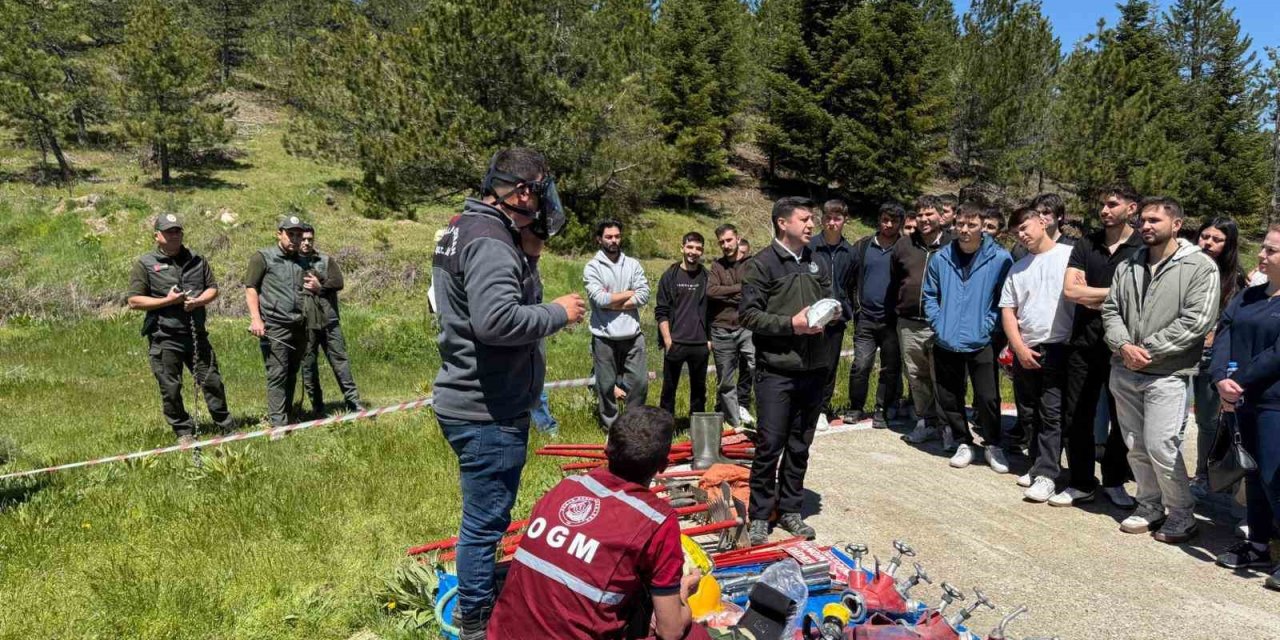 Demirci’de geleceğin ormancıları sahaya indi