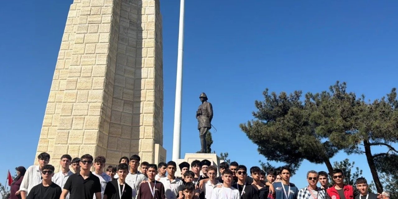 Menteşeli gönüllü gençlerden Çanakkale’ye anlamlı ziyaret