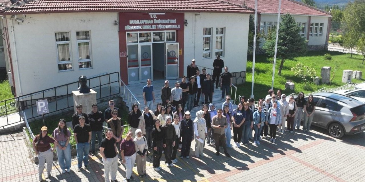Hisarcık’ta ’Ölçme Aletlerinin Kullanımı ve Drone ile Harita Uygulaması’ konulu konferans verildi