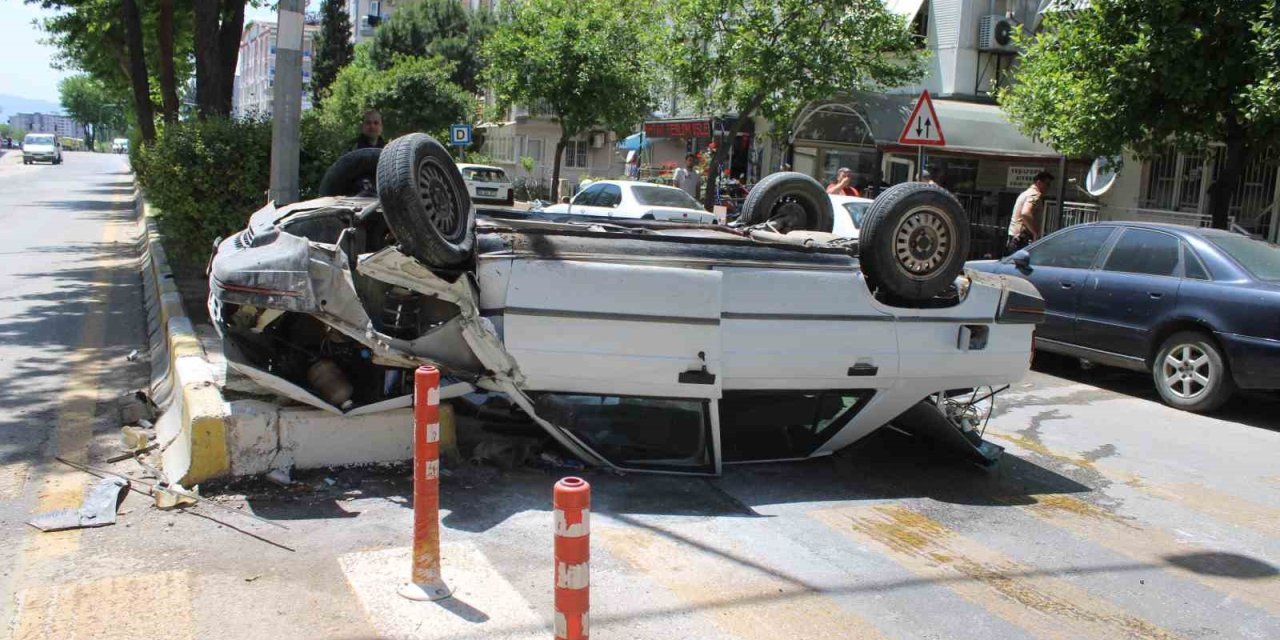 Takla atan otomobil yandı, vatandaşlar sürücüyü son anda kurtardı