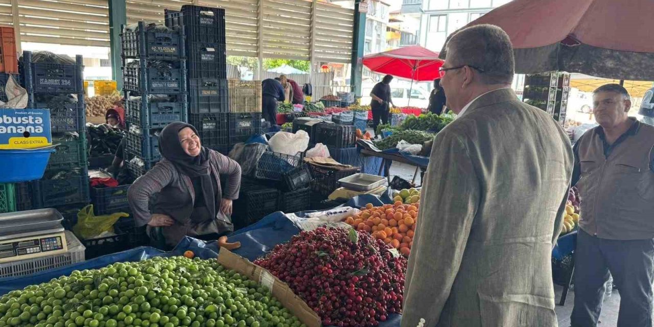 Başkan Subaşıoğlu pazar esnafı ve vatandaşlarla buluştu