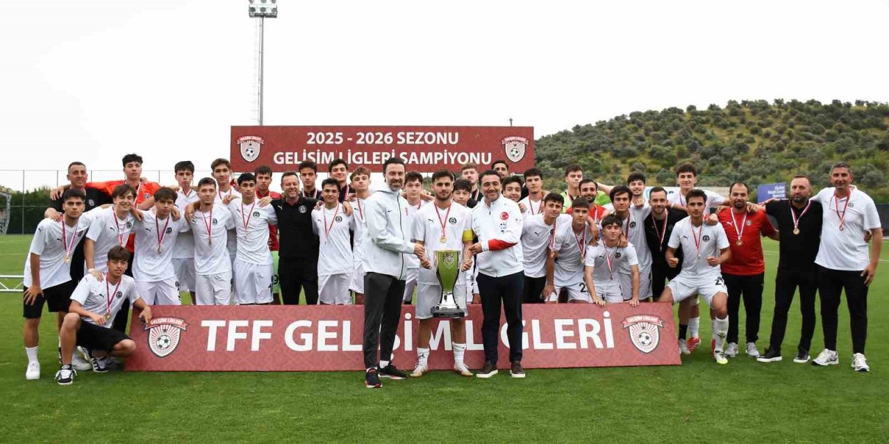 Manisa FK U19 Takımı, 177 takım arasında Türkiye şampiyonu oldu