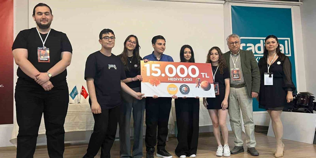 İzmir’de genç beyinlerin uzay yarışı: ’Ay ve Mars Köyü Projesi’ final yaptı