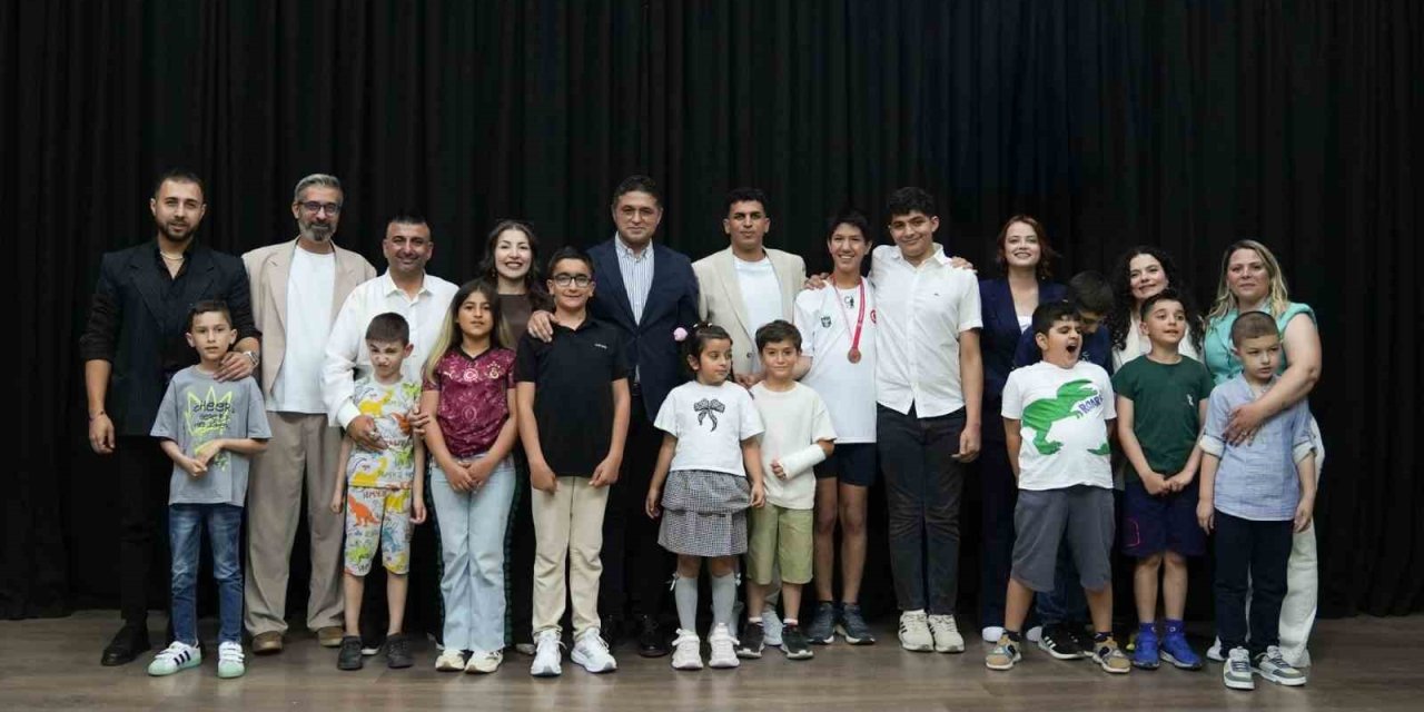 Aliağa’da ’Otizmli Çocuklar Gelişim ve Dayanışma Derneği’ açıldı