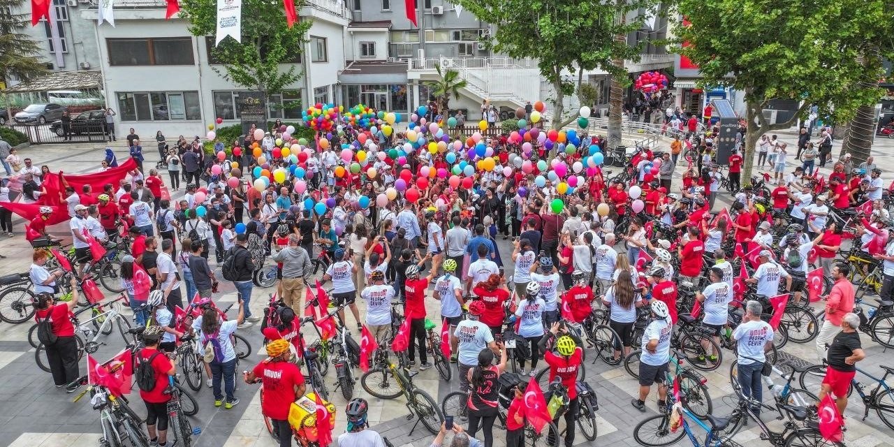 Denizli’de "Umuda Pedal Çevir" Bisiklet Şenliği kortej yürüyüşüyle başladı