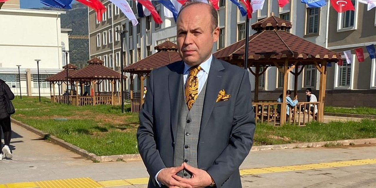 Geri manevra yapan aracın çarptığı müdür ağır yaralandı