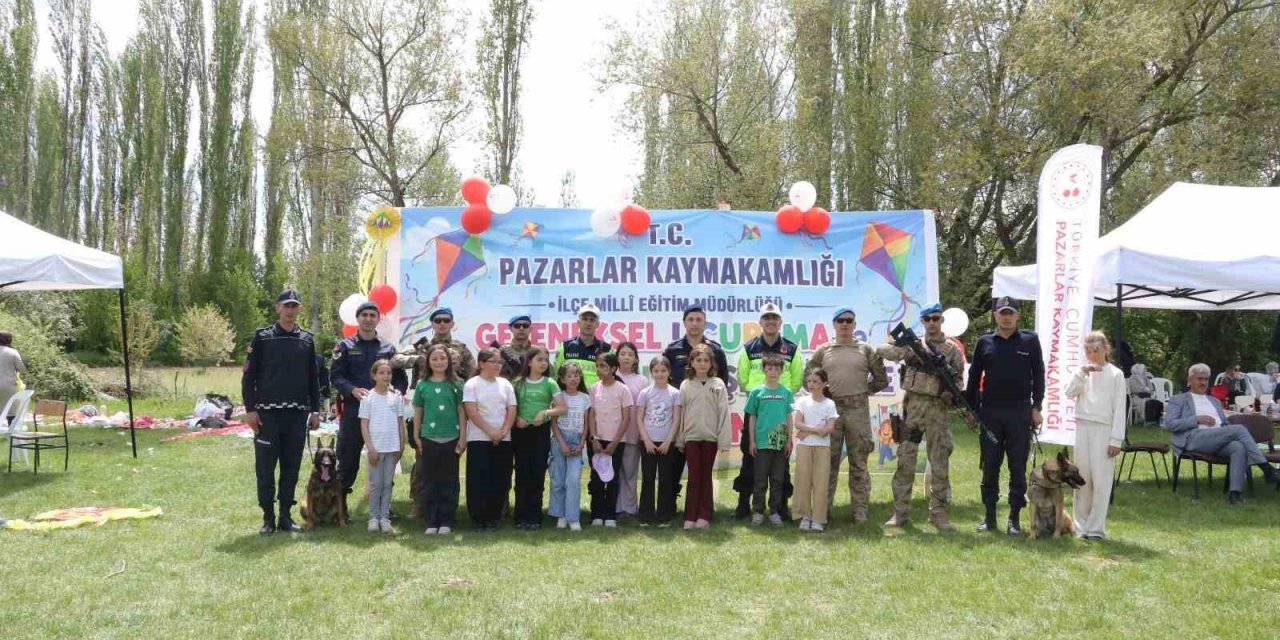 Pazarlar’da geleneksel uçurtma şenliği