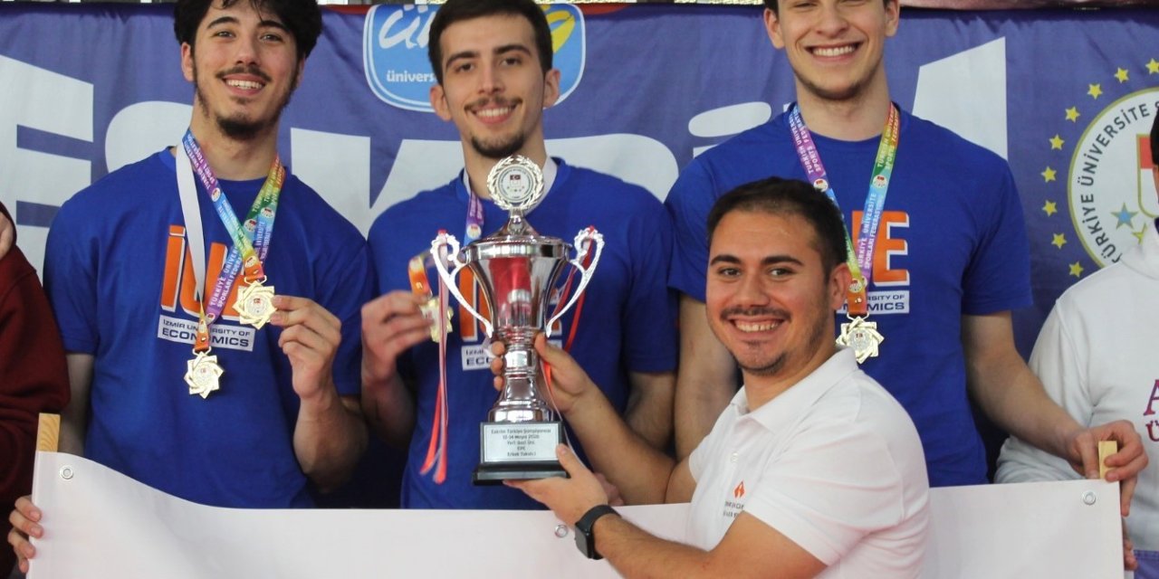 İzmir Ekonomi, ‘eskrim’de Türkiye şampiyonu