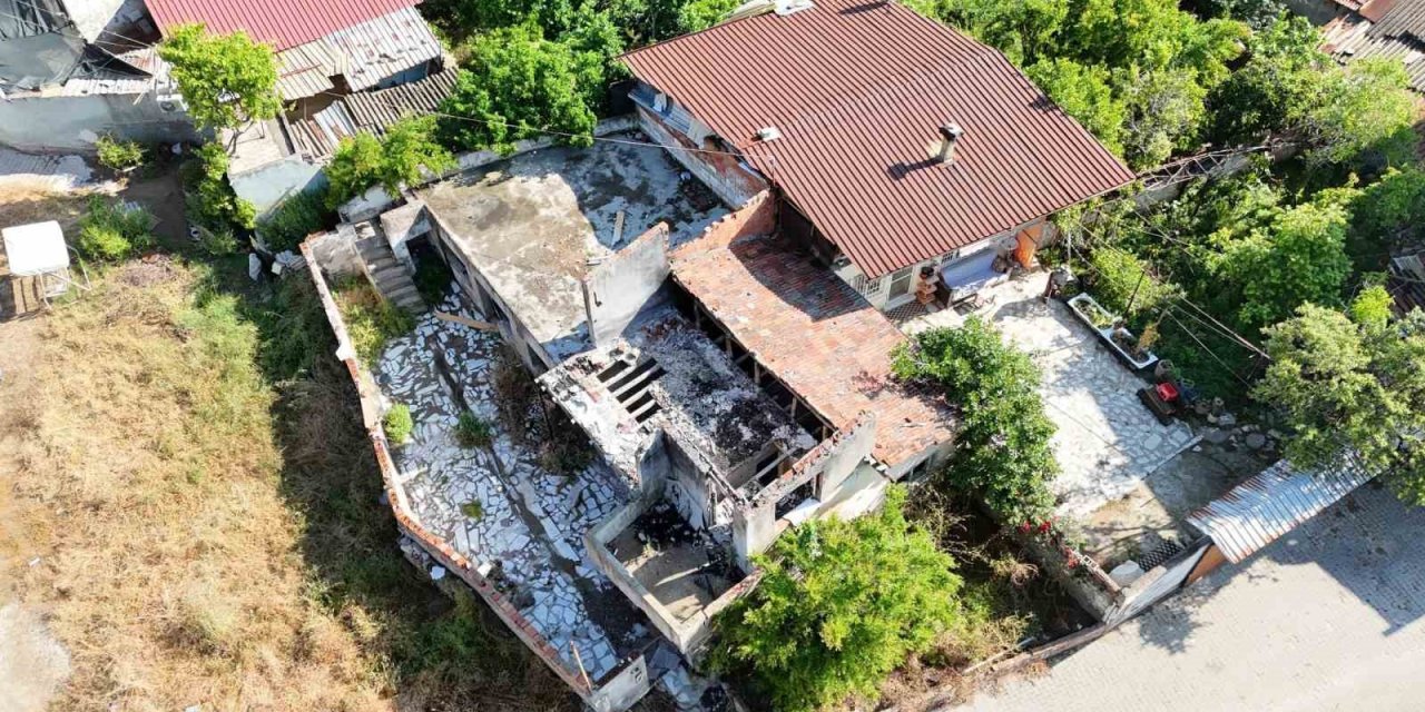 Nazilli’de 25 metruk bina yıkıldı