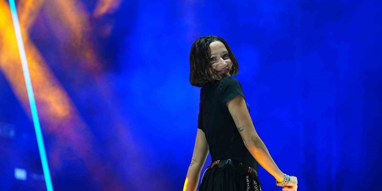 Zeynep Bastık’tan Manisa’da konser