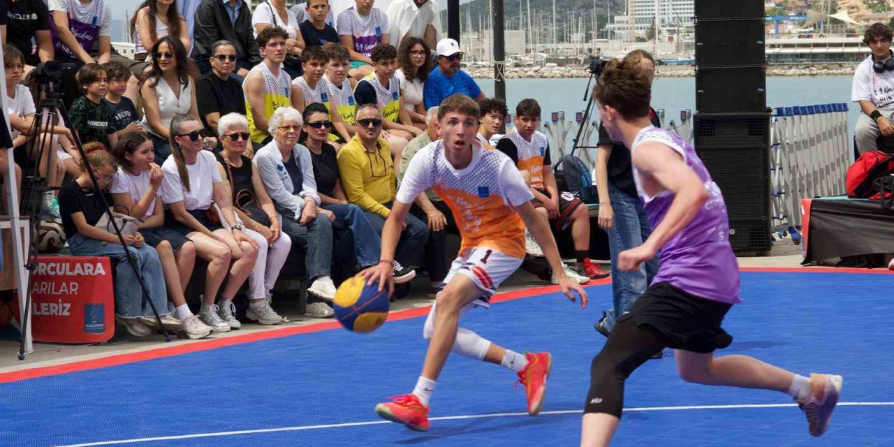 Kuşadası’nda basketbol turnuvası başladı
