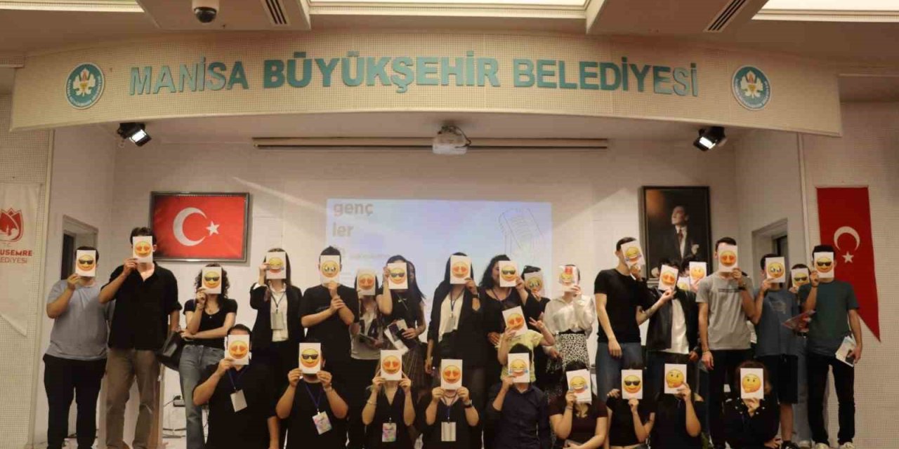 Yunusemre’de gençler ‘Açık mikrofon’ etkinliğinde söz aldı