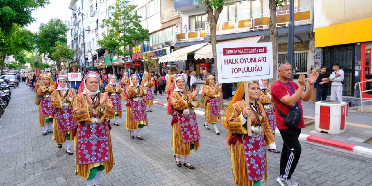 Soma’da Zeybek Festivali yoğun ilgi gördü