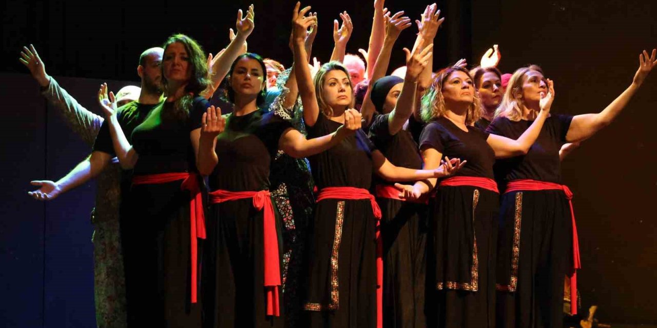 Marmaris Belediye Tiyatrosu ilk gösterimine çıktı