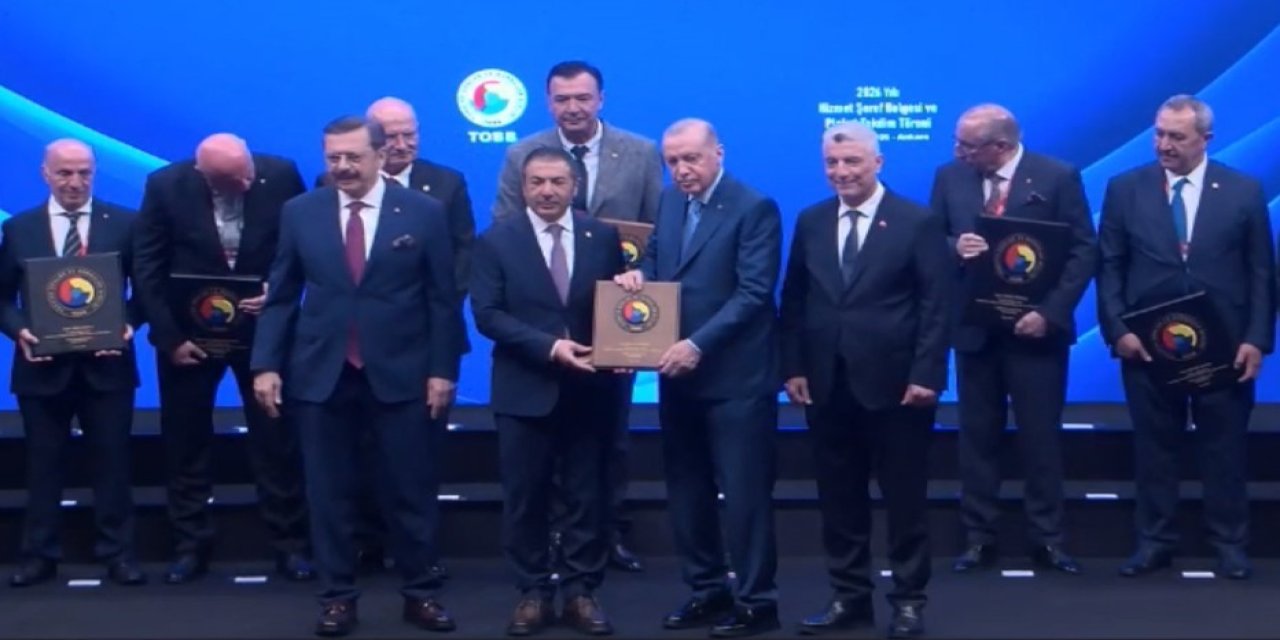 Cumhurbaşkanı Erdoğan’dan DTO Başkanı Erdoğan’a ‘Hizmet Şeref’ plaketi
