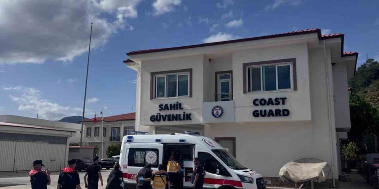 Özel teknede rahatsızlanan vatandaşa tıbbi tahliye