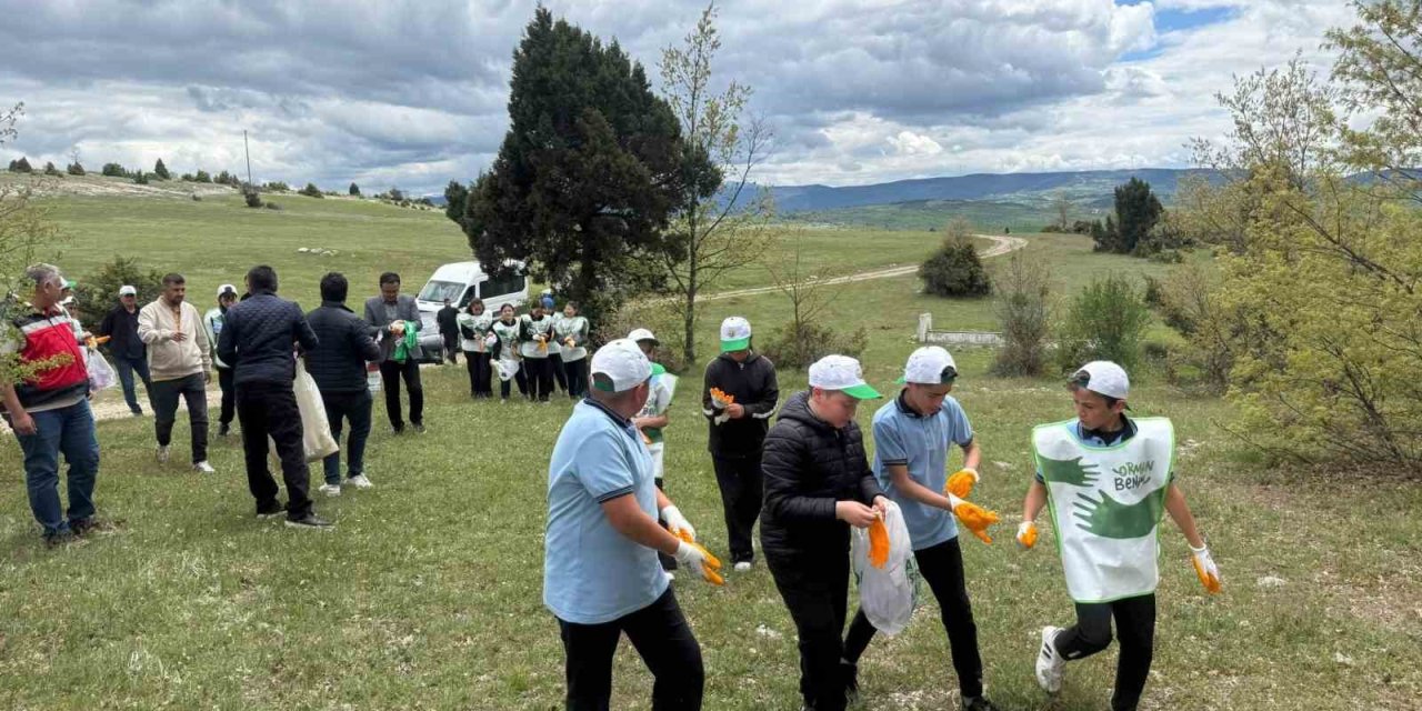 Çavdarhisar’da orman yangınlarına karşı çevre temizliği