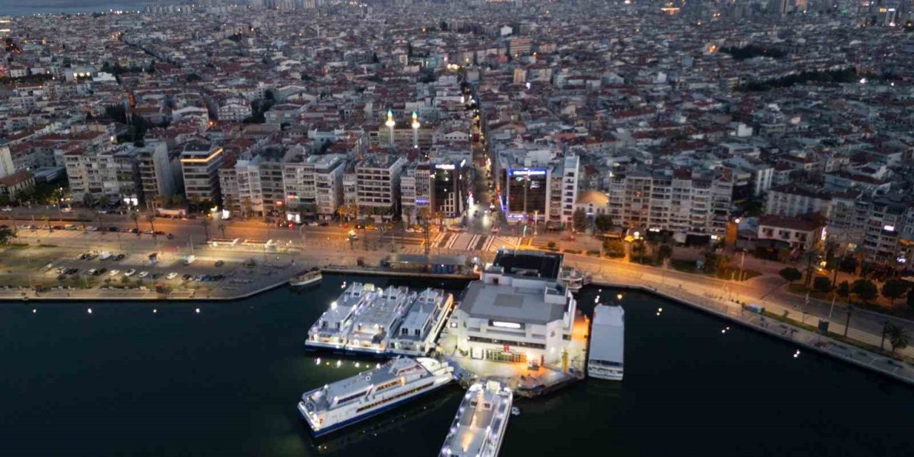 Karşıyaka Yalı Bulvarı’na yükseltilmiş ve desenli yaya platformu