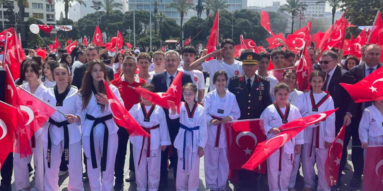 İzmir’de 19 Mayıs coşkuyla kutlandı