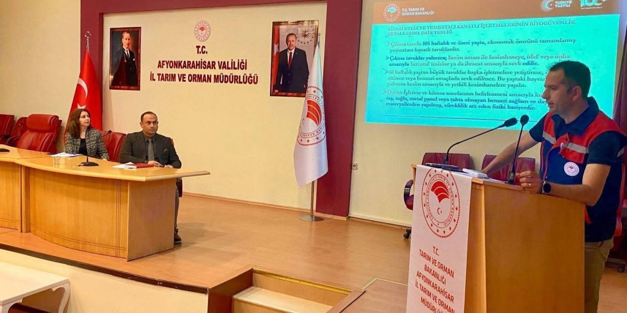 Kanatlı hayvan işletmecilerine biyogüvenlik anlatıldı