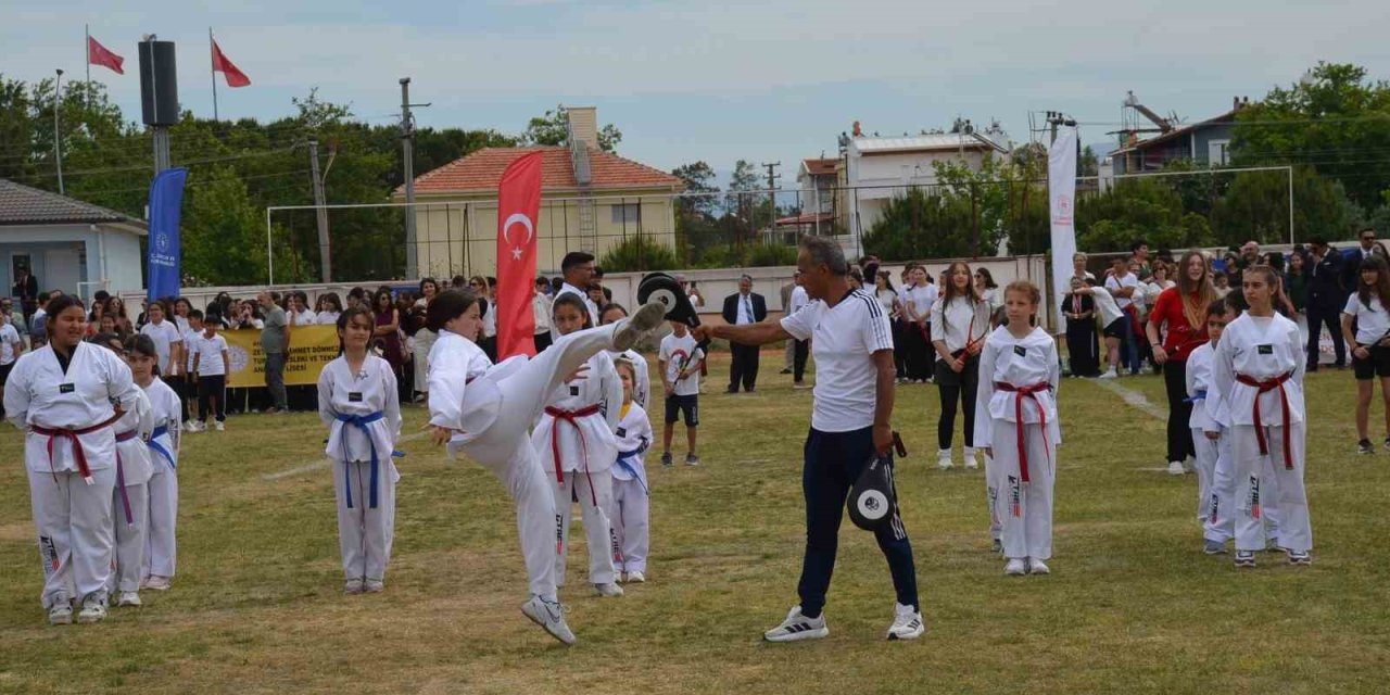 Didim’deki kutlamalarda gösteriler büyük beğeni topladı
