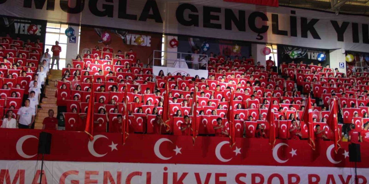 Muğla’daki 19 Mayıs coşkusu salonlara sığmadı