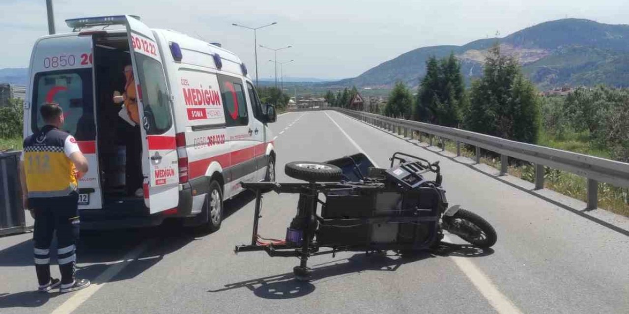 Tır ile elektrikli motor çarpıştı: 1 ölü 4 yaralı
