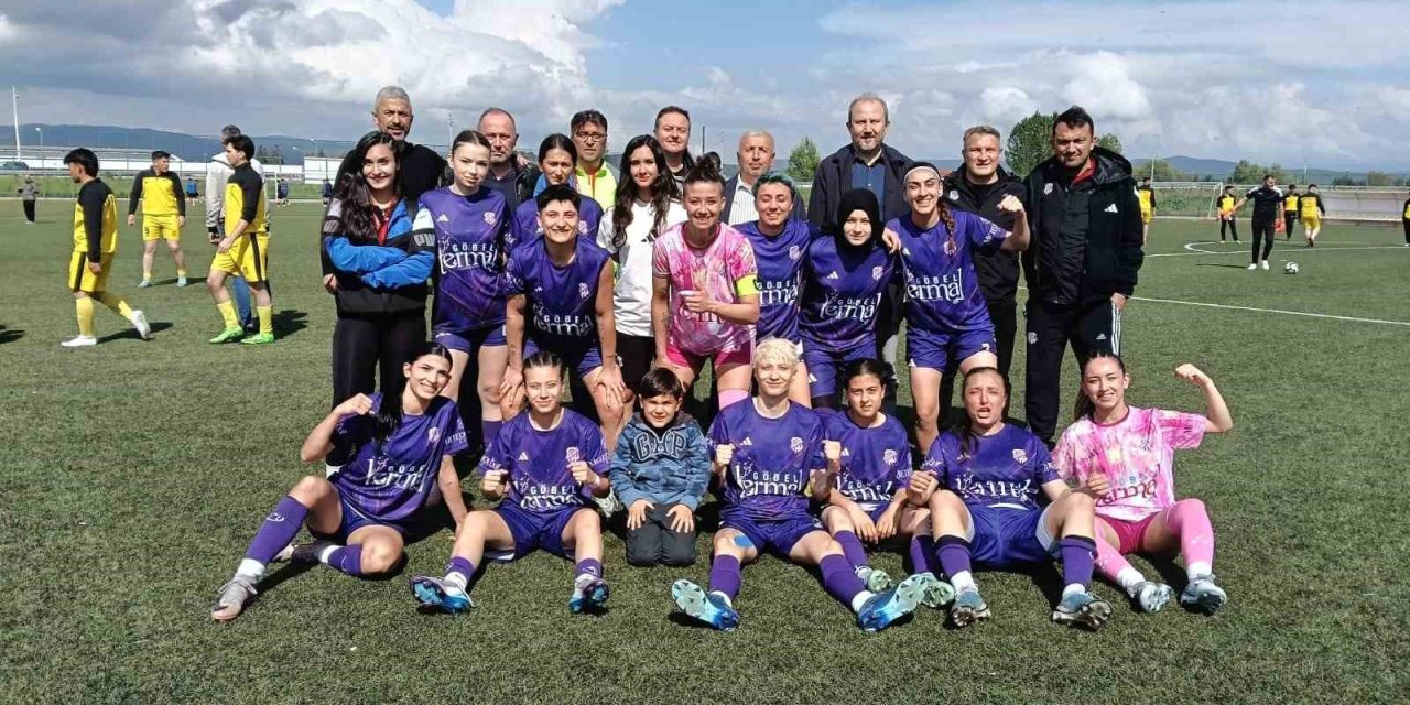 Tavşanlı Akıncılarspor kadın futbol takımı başarısı devam ediyor