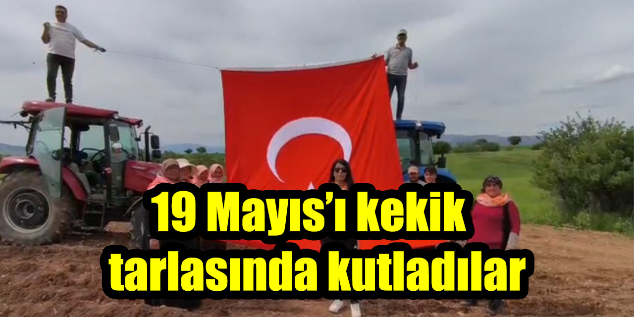 19 Mayıs’ı kekik tarlasında kutladılar