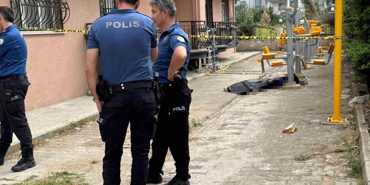 İzmir’de cam silerken 4. kattan düşen adam hayatını kaybetti