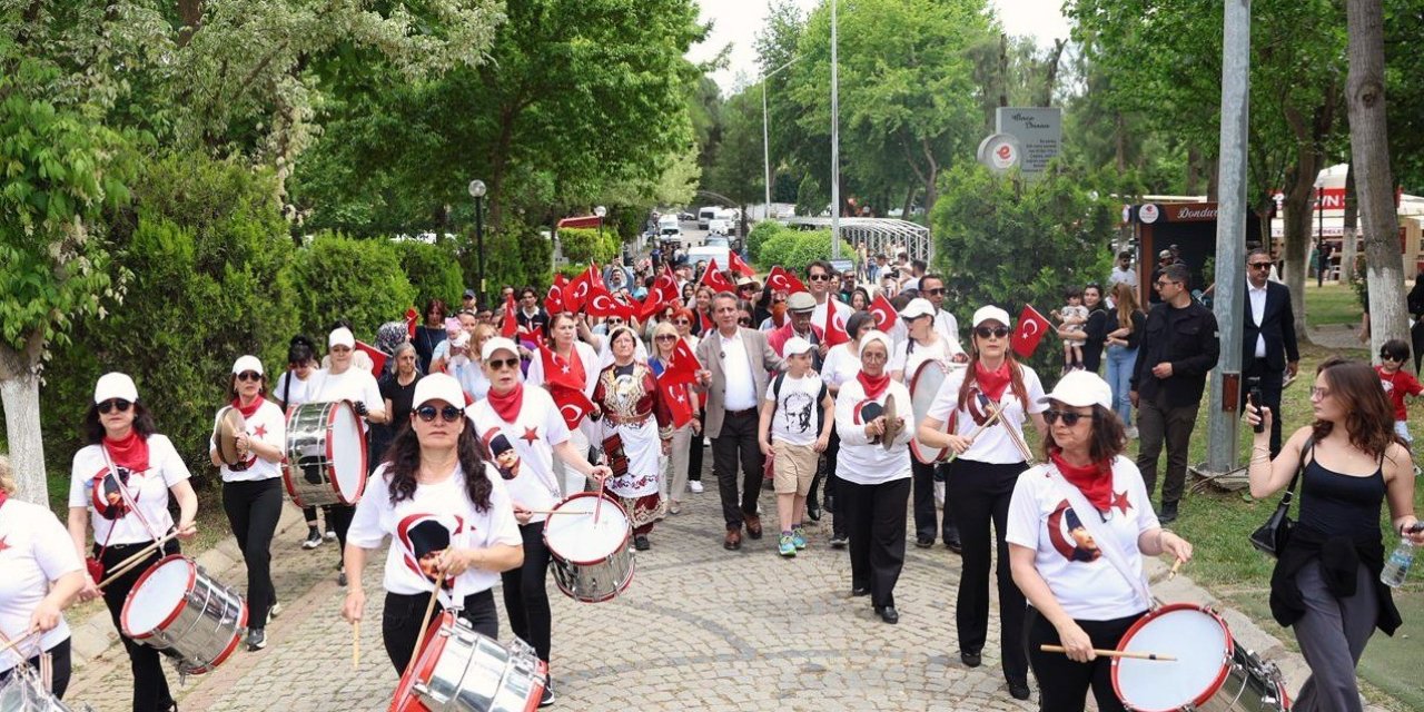 Efeler’de 19 Mayıs coşkusu Gençlik Şenliği ile yaşandı