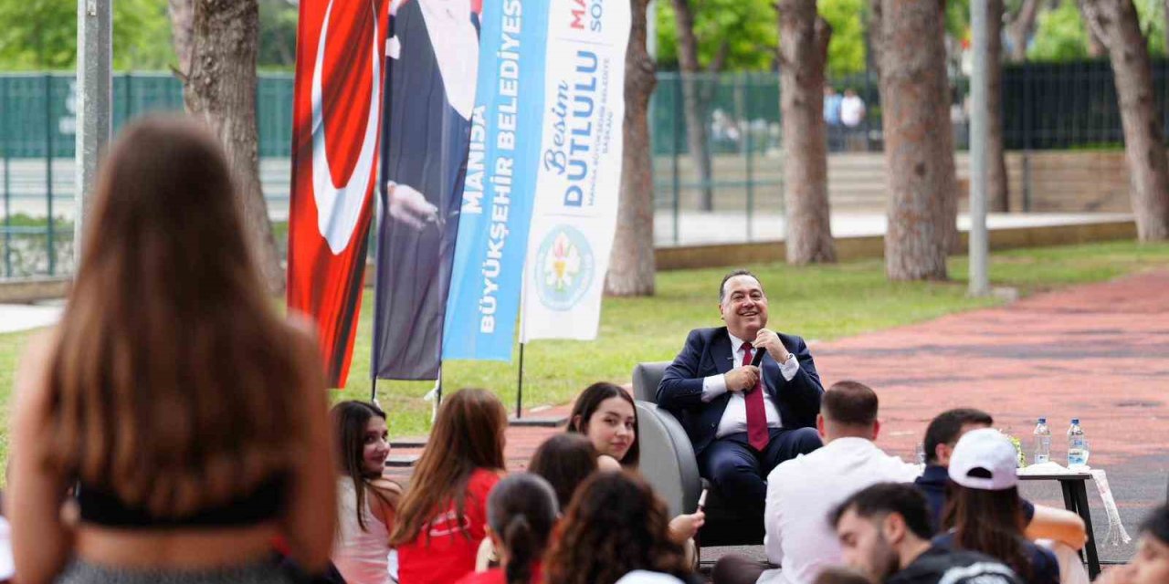 Başkan Dutlulu gençlerle bir araya geldi