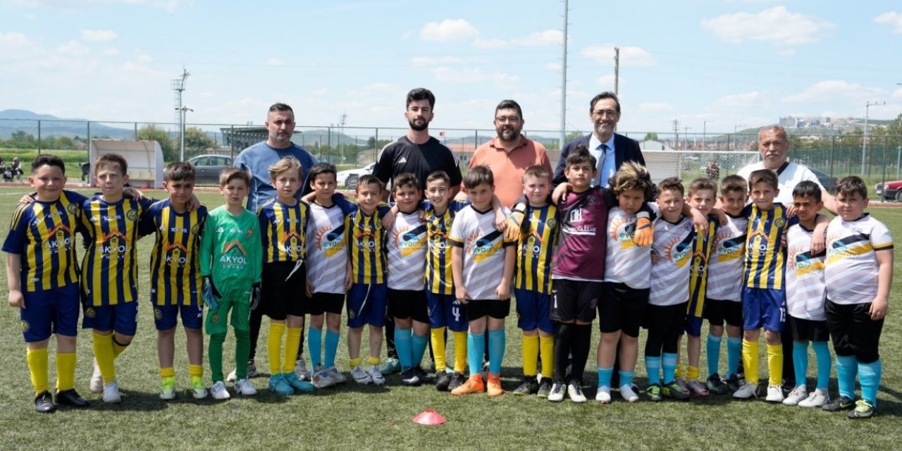 Tavşanlı’da 19 Mayıs futbol turnuvası gerçekleşti