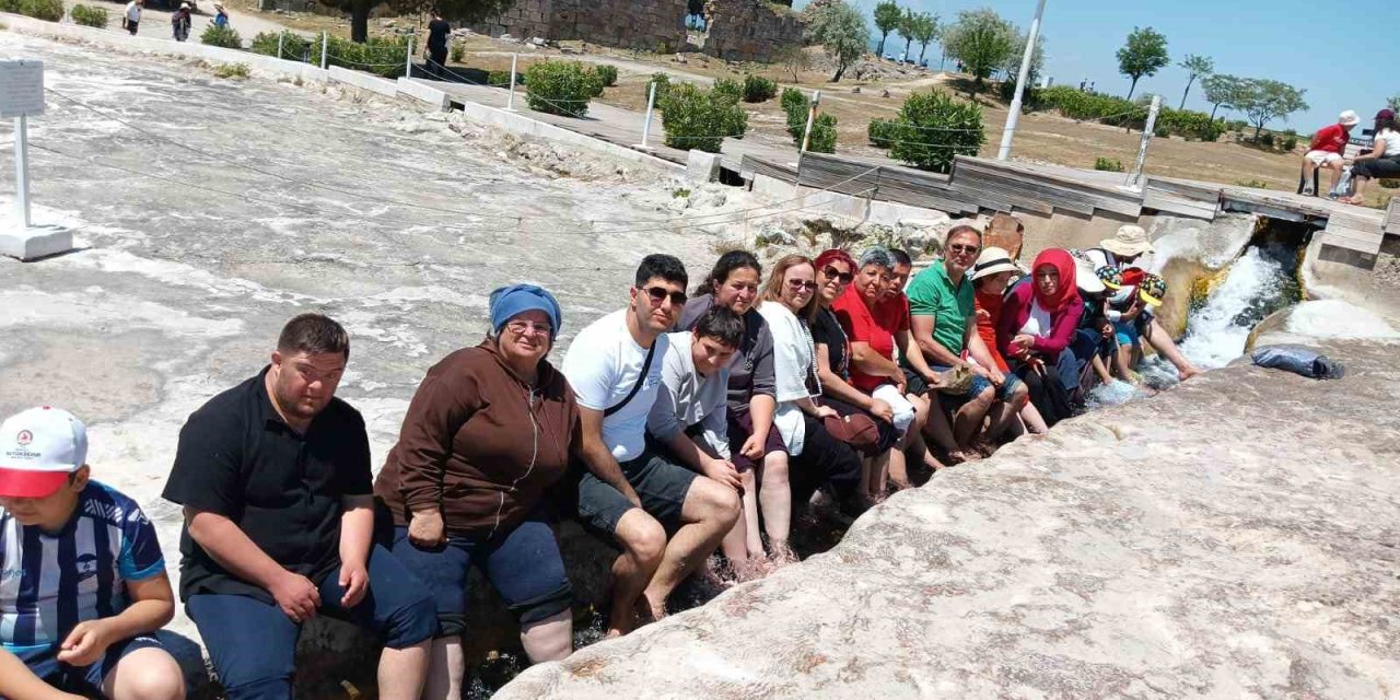 Acıpayam’ın kanatsız melekleri beyaz cenneti gezdi