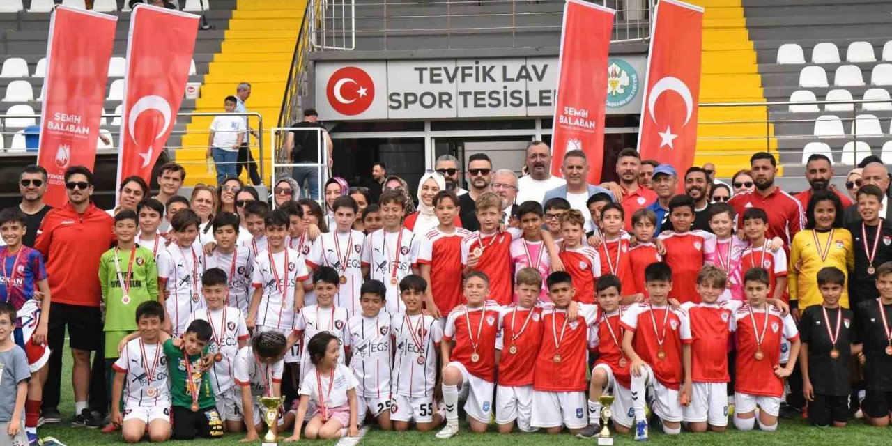 Minikler 19 Mayıs ruhunu sahaya taşıdı
